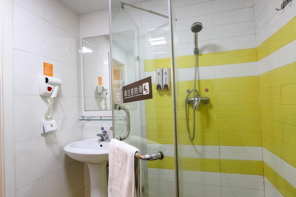 7Days Inn Premium Guangzhou Tianhe West Tiyu Road Subway Station Exterior foto